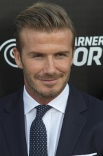 デヴィッド・ベッカム「イケてる」、ジャスティン・ビーバーの下着広告を評価
