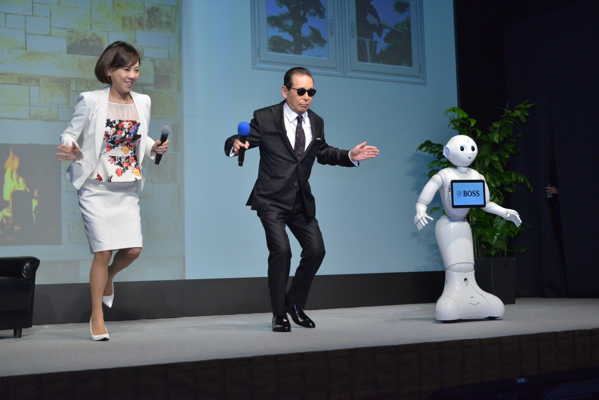 タモリ、高橋真麻＆ペッパー巻き込み「コンドルの着地」を レクチャー