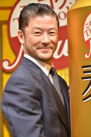 浅野忠信、サッポロ 麦とホップ The gold 新CM発表記者会見にて