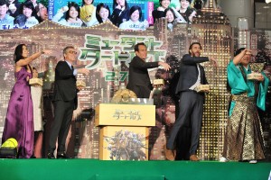 『ミュータント・タートルズ』ジャパンプレミアに出席したミーガン・フォックス、ブラッド・フラー、ウィル・アーネット、アンドリュー・フォーム、カンニング竹山
