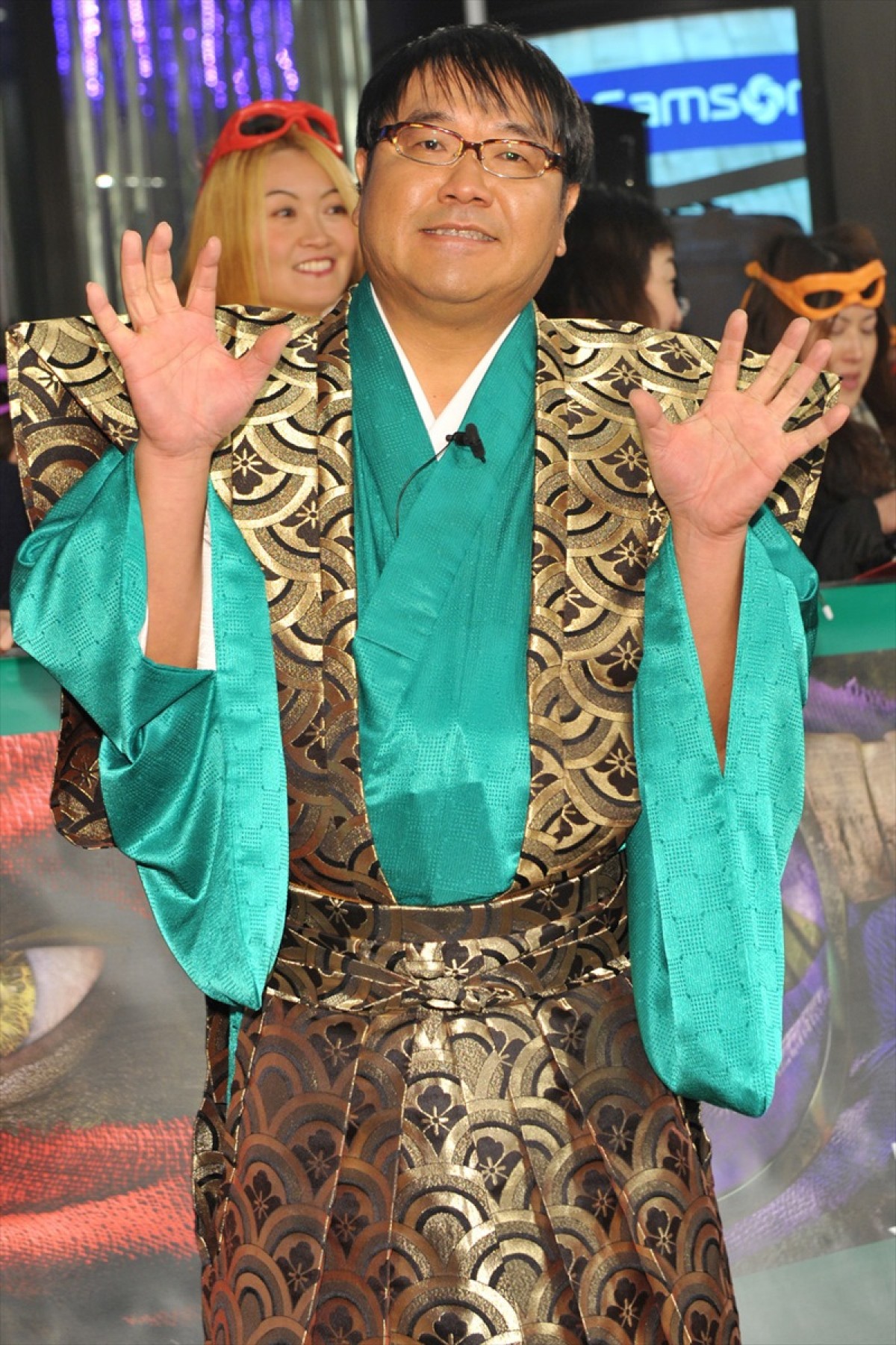 ミーガン・フォックス「皆さんに福が訪れますように」　カンニング竹山と豆まき体験