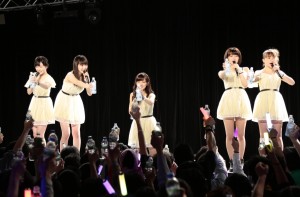 Juice＝Juice、「ファーストライブツアー News＝News ～各地よりお届けします！～」の様子