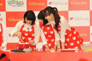 土屋太鳳、広瀬すず、松井愛莉、「ガーナで手作りバレンタイン集中講座」に出席