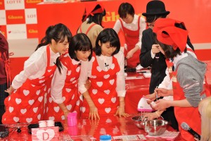 松井愛莉、広瀬すず、土屋太鳳、「ガーナで手作りバレンタイン集中講座」に出席