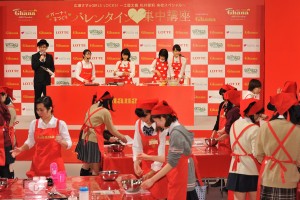 土屋太鳳、広瀬すず、松井愛莉、「ガーナで手作りバレンタイン集中講座」に出席