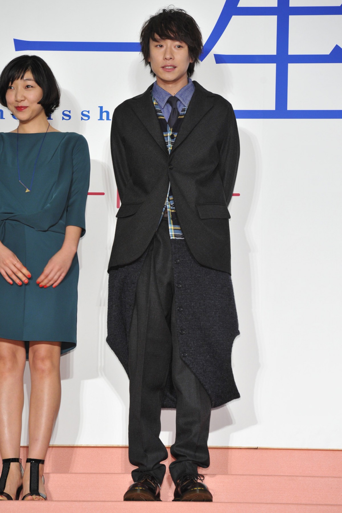 榮倉奈々、直前で向井理との腕組みを拒否！ 豊川悦司と仲良く登場