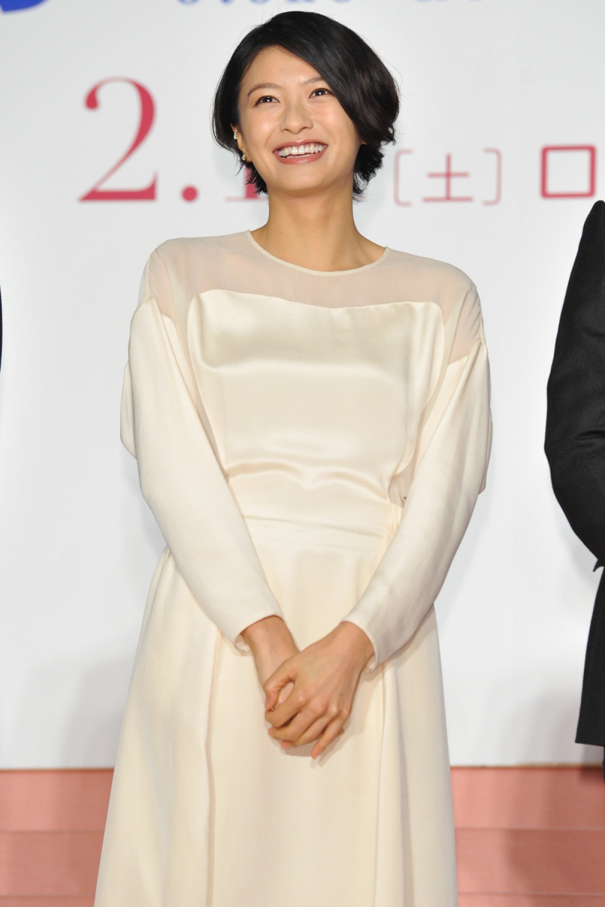 榮倉奈々、直前で向井理との腕組みを拒否！ 豊川悦司と仲良く登場