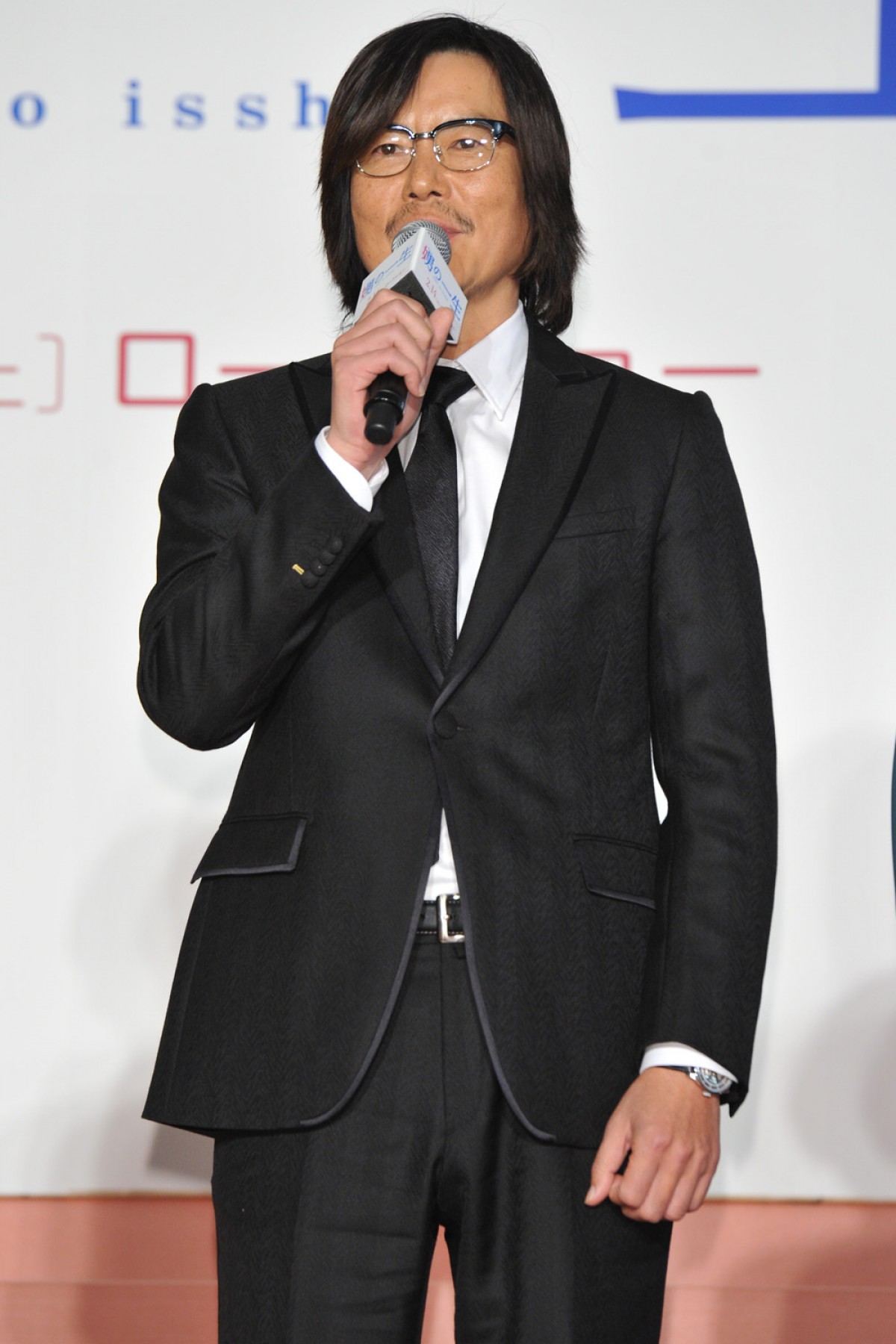 榮倉奈々、直前で向井理との腕組みを拒否！ 豊川悦司と仲良く登場