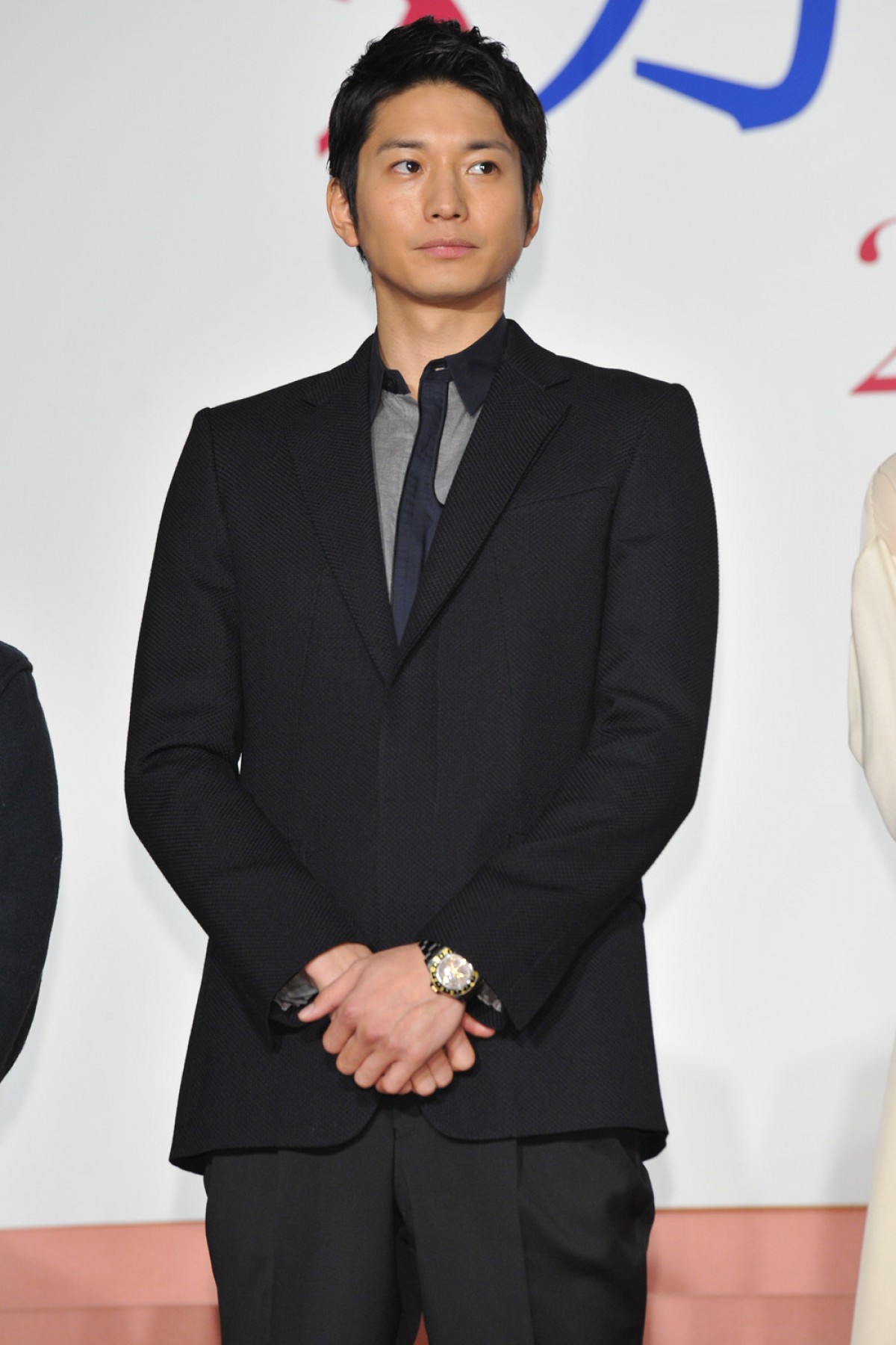 榮倉奈々、直前で向井理との腕組みを拒否！ 豊川悦司と仲良く登場