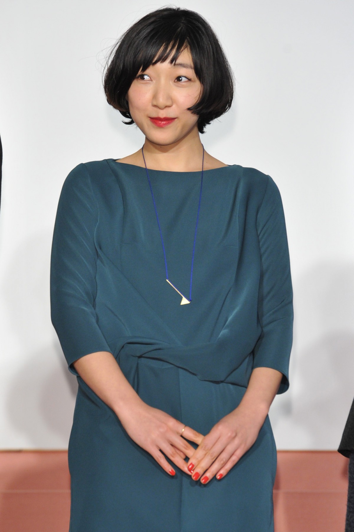 榮倉奈々、直前で向井理との腕組みを拒否！ 豊川悦司と仲良く登場