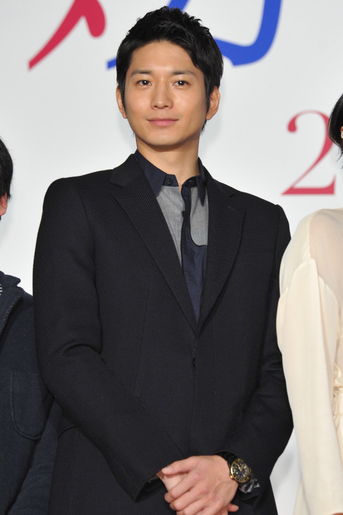 榮倉奈々、直前で向井理との腕組みを拒否！ 豊川悦司と仲良く登場