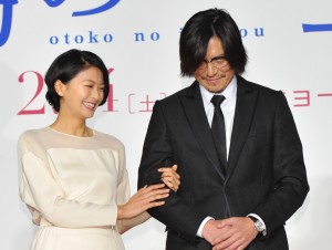 『娚の一生』先行上映イベントに登壇した榮倉奈々、豊川悦司
