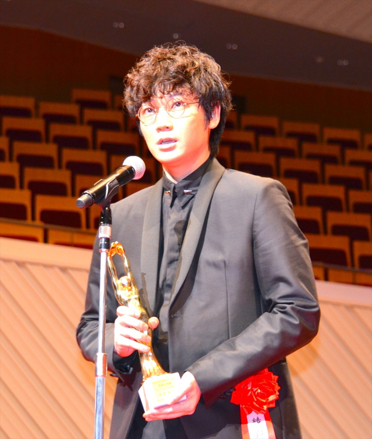 綾野剛「実力を疑う部分あった」 映画『そこのみにて光輝く』の演技で主演賞