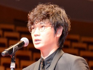 「第69回毎日映画コンクール」授賞式に出席した綾野剛