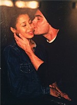 ザック・エフロンが優しくキス！ 恋人がラブラブショットを公開
