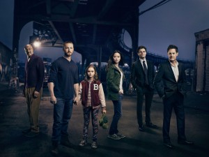 『BELIEVE／ビリーブ』スクーラス役のカイル・マクラクラン（右端）