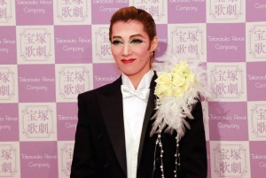 退団記者会見を行った、凰稀かなめ