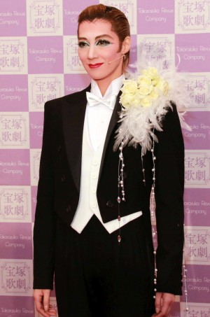 退団記者会見を行った、凰稀かなめ