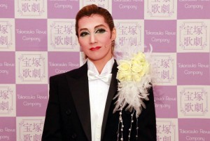 退団記者会見を行った、凰稀かなめ