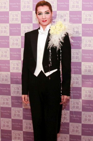 退団記者会見を行った、凰稀かなめ