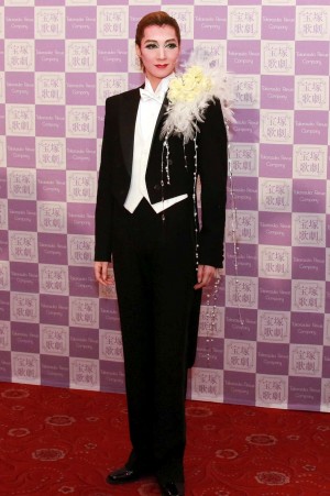 退団記者会見を行った、凰稀かなめ