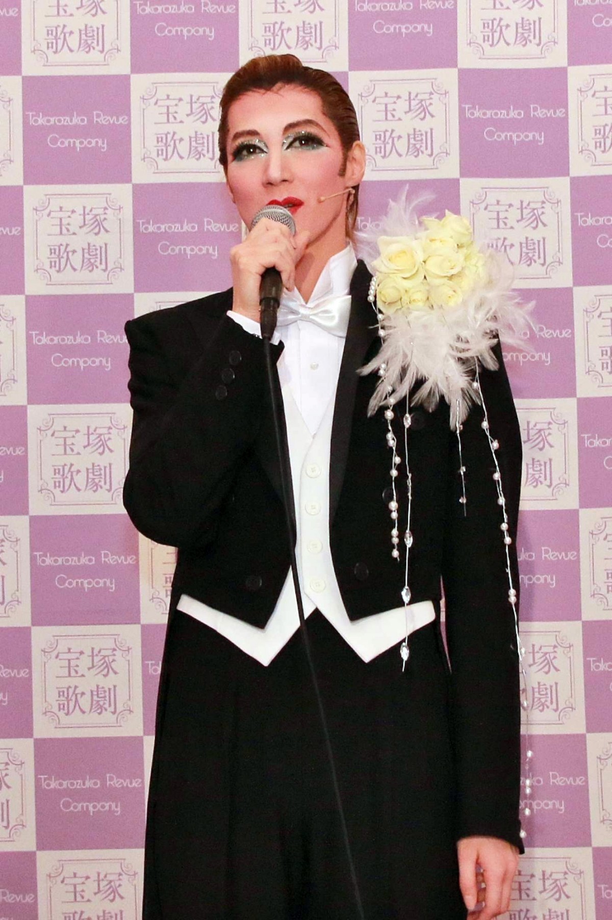 宝塚宙組トップ凰稀かなめ、退団に「実感がわかない」“成長させてくれた場所”にお別れ