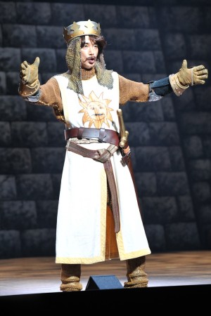 『モンティ・パイソンのSPAMALOT featuring SPAM（R）』公開ゲネプロの様子