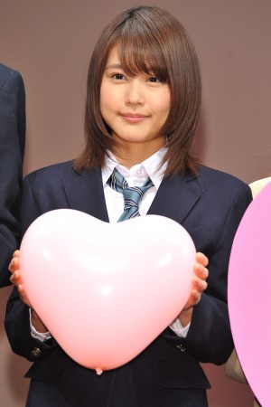 映画『ストロボ・エッジ』完成披露舞台挨拶に登場した有村架純