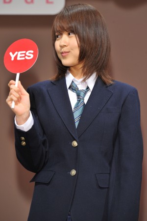 映画『ストロボ・エッジ』完成披露舞台挨拶に登場した有村架純