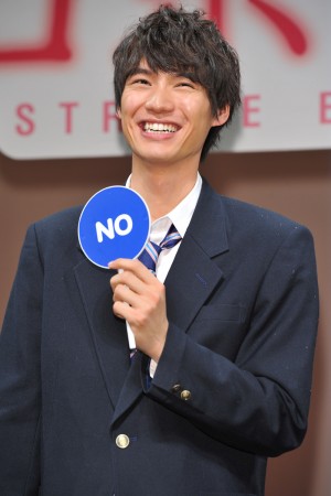 映画『ストロボ・エッジ』完成披露舞台挨拶に登場した福士蒼汰