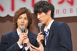 映画『ストロボ・エッジ』完成披露舞台挨拶に登場した山田裕貴、福士蒼汰