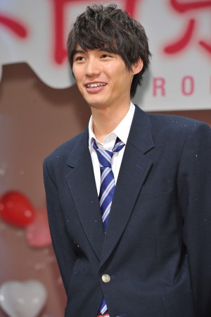 映画『ストロボ・エッジ』完成披露舞台挨拶に登場した福士蒼汰