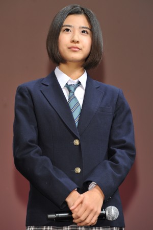 映画『ストロボ・エッジ』完成披露舞台挨拶に登場した黒島結菜