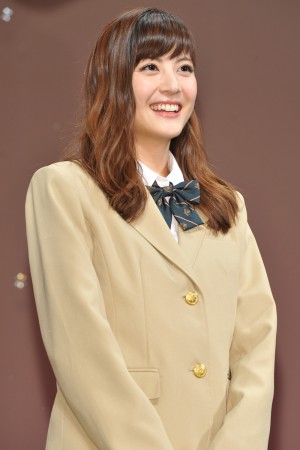 映画『ストロボ・エッジ』完成披露舞台挨拶に登場した佐藤ありさ