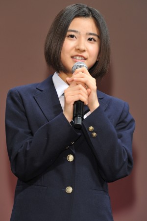 映画『ストロボ・エッジ』完成披露舞台挨拶に登場した黒島結菜