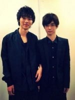 山崎賢人、千葉雄大との腕組みツーショット披露「久々に会えて嬉しかった」