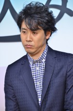 『駆込み女と駆出し男』完成報告会見に出席した大泉洋