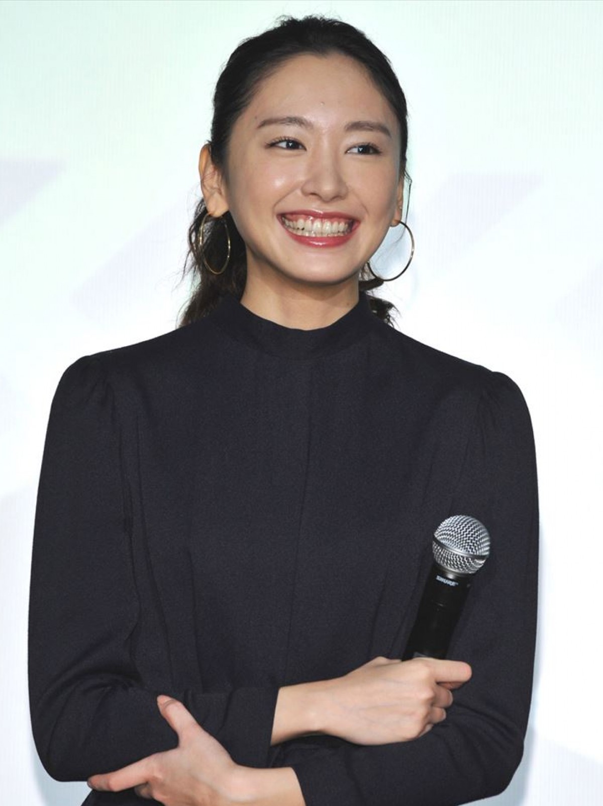 新垣結衣、ムロツヨシからのボディタッチを拒否！