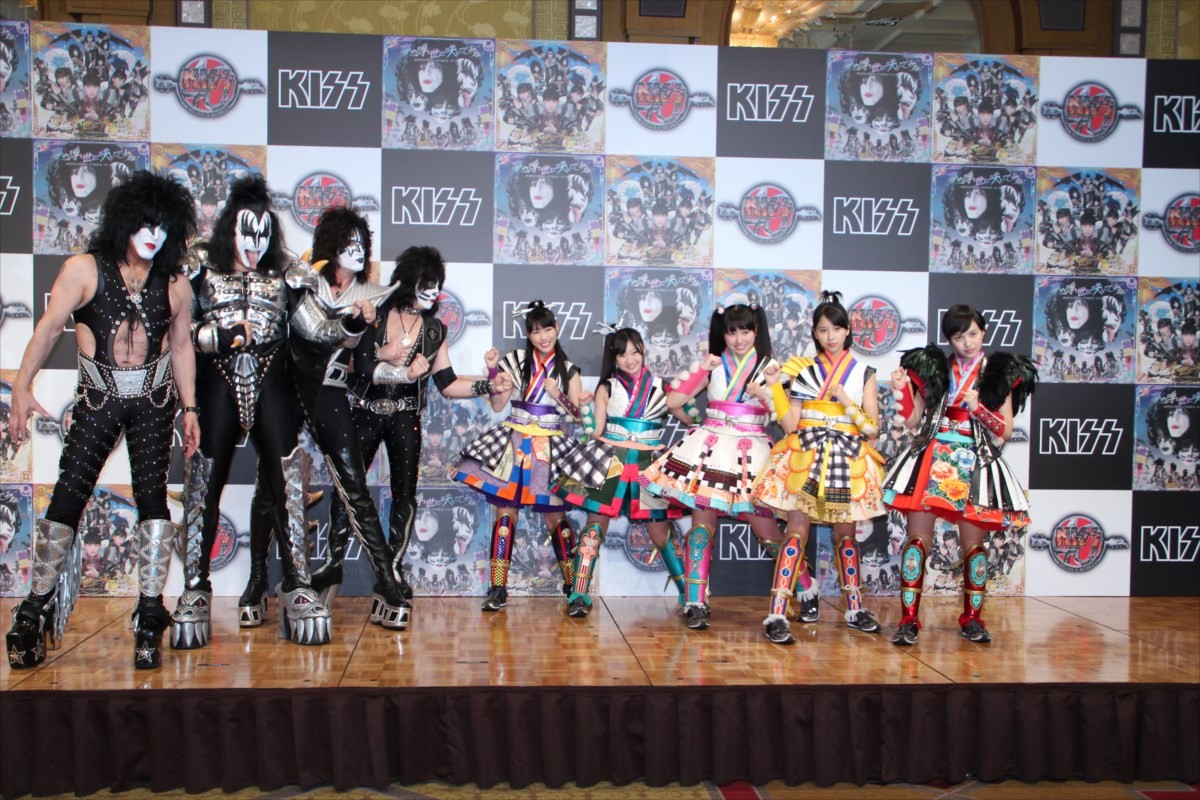 KISS来日会見にももクロ登場！「ももクロは本当のロックグループ」と絶賛