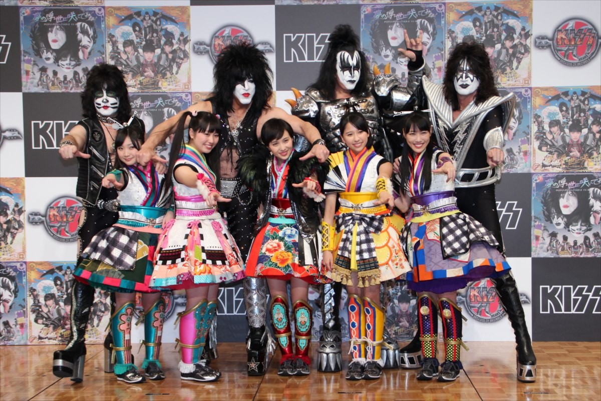 KISS来日会見にももクロ登場！「ももクロは本当のロックグループ」と絶賛