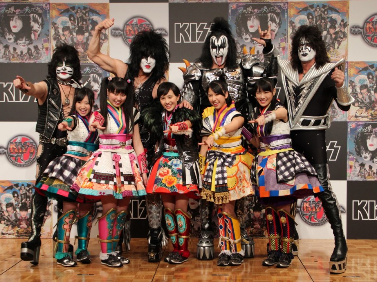 KISS来日会見にももクロ登場！「ももクロは本当のロックグループ」と絶賛