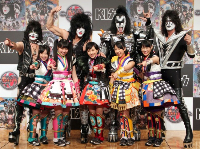 KISS、来日会見でももいろクローバーZを絶賛!