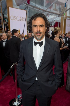 『バードマン　あるいは（無知がもたらす予期せぬ奇跡）』監督アレハンドロ・G・イニャリトゥ、第87回アカデミー賞レッドカーペットにて
