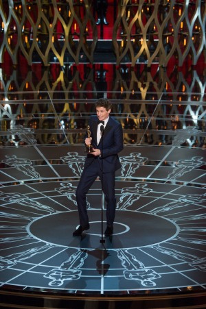 エディ・レッドメイン、第87回アカデミー賞にて主演男優賞受賞のスピーチの様子