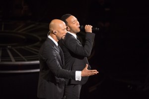 コモン＆ジョン・レジェンド、第87回アカデミー賞授賞式でのパフォーマンスの様子