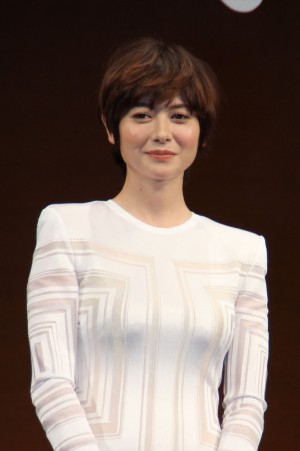 『風に立つライオン』完成披露試写会に出席した真木よう子