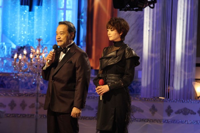 <第38回日本アカデミー賞>総合司会を務めた俳優の西田敏行、女優の真木よう子