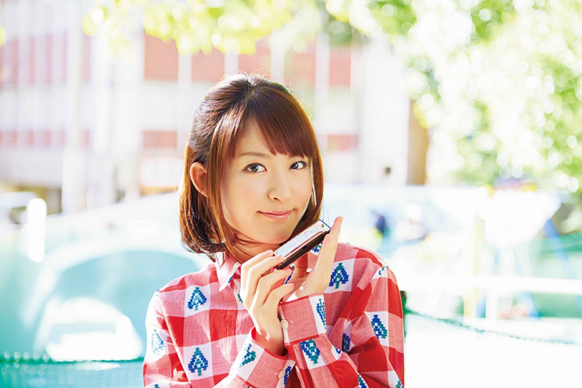声優・小松未可子、フォトブック発売　「声グラ」連載を全収録＆未公開グラビアも