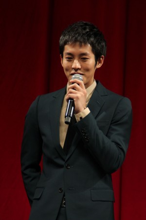 『エイプリルフールズ』完成披露試写会に登壇した松坂桃李 