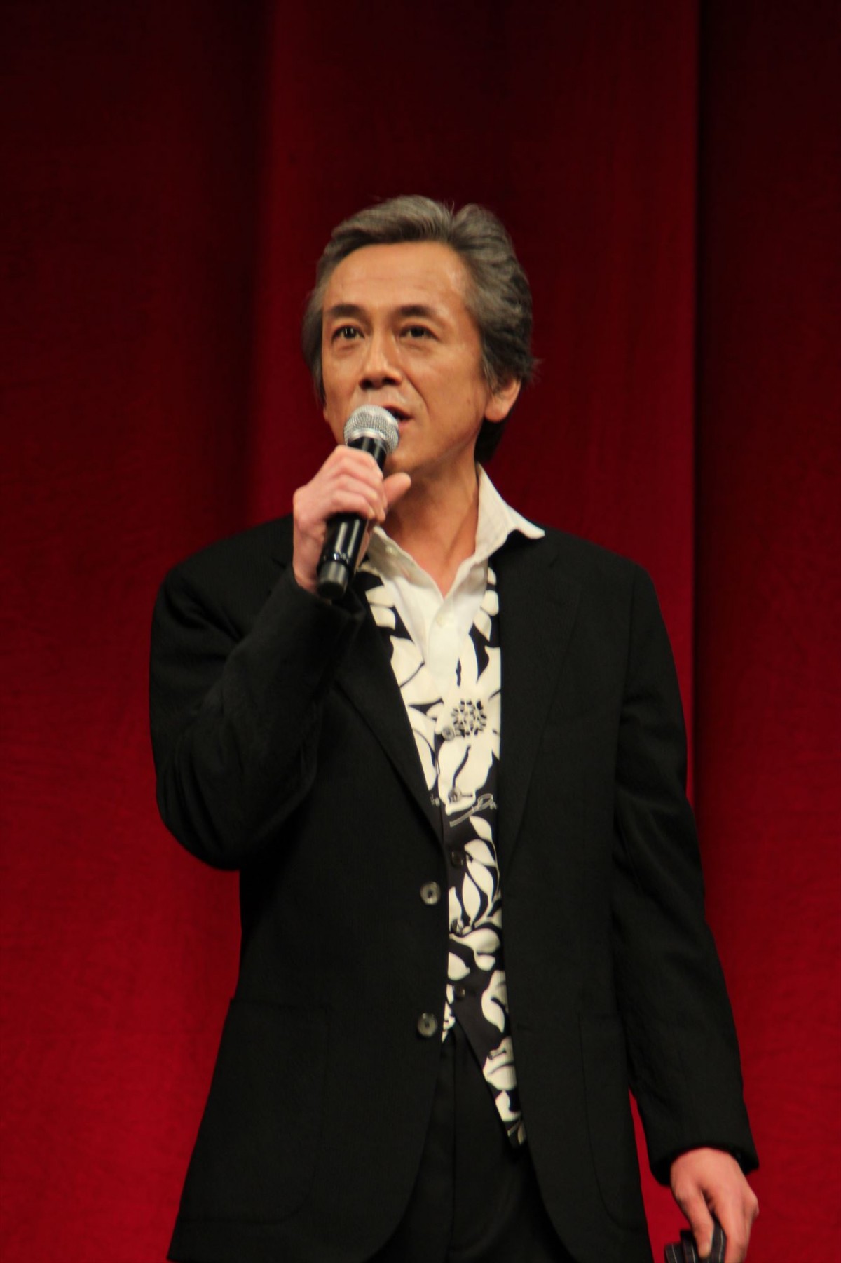 松坂桃李「前貼りは手強いヤツ」ユースケに毛を剃られ“ゲスなチャラ男”役に苦労